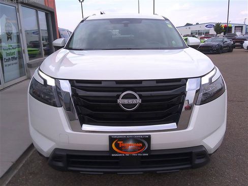Used 2025 Nissan Pathfinder SV AWD/4WD image 23