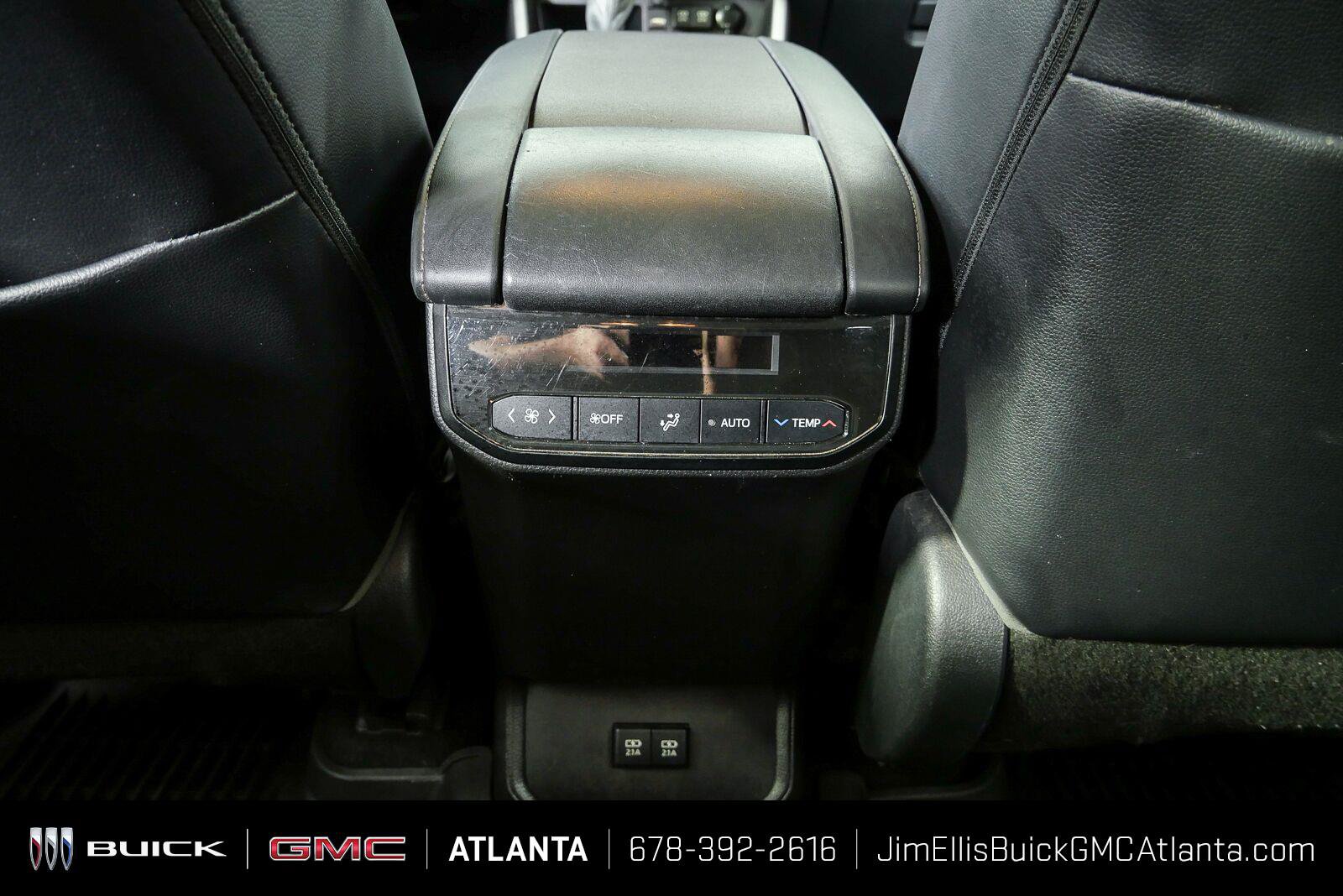 Used 2021 Toyota Highlander XLE FWD image 19
