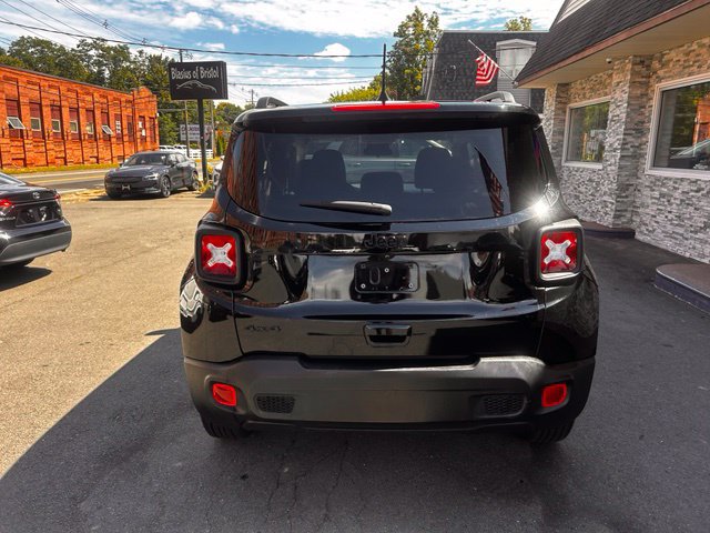 Used 2023 Jeep Renegade Latitude AWD/4WD image 6