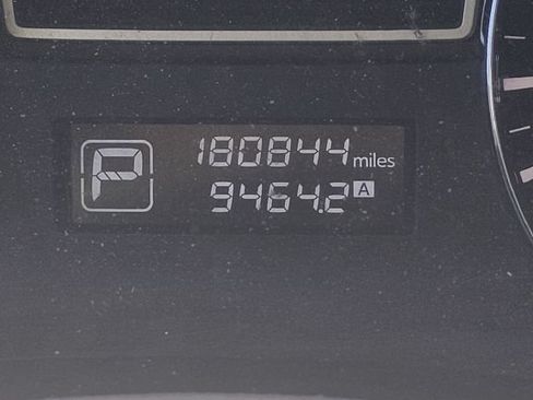 Used 2013 Nissan Pathfinder Platinum FWD image 5