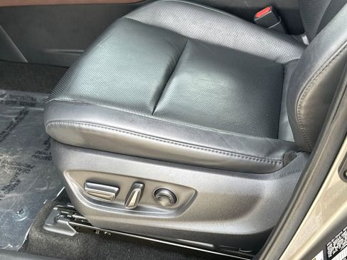 Used 2023 Toyota Crown Limited image 20