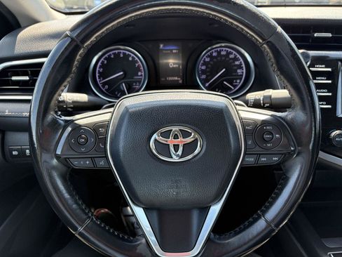 Used 2018 Toyota Camry SE w/ Convenience Package FWD image 9
