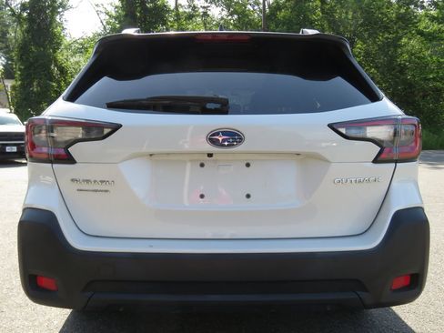 Used 2023 Subaru Outback Premium AWD/4WD image 6