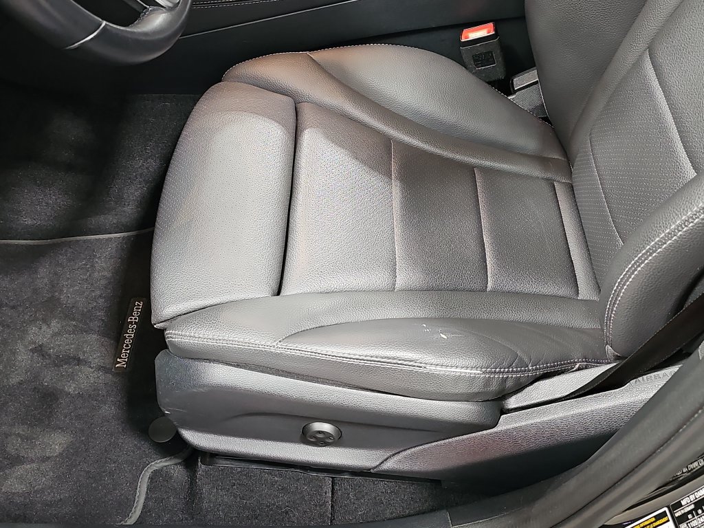 Used 2020 Mercedes-Benz GLC 300 4MATIC image 31