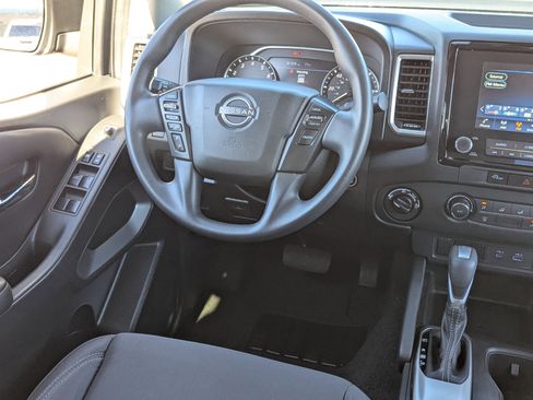 Used 2023 Nissan Frontier SV image 17