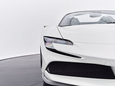 Used 2022 Ferrari SF90 Spider AWD/4WD image 27