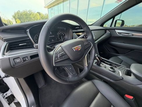 Used 2024 Cadillac XT5 Luxury FWD image 12