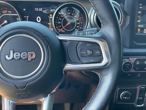 Used 2018 Jeep Wrangler Unlimited Sahara w/ LED Lighting Group AWD/4WD image 20