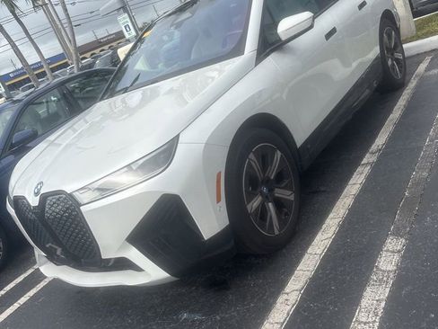 Used 2023 BMW iX xDrive50 w/ Sport Package image 7