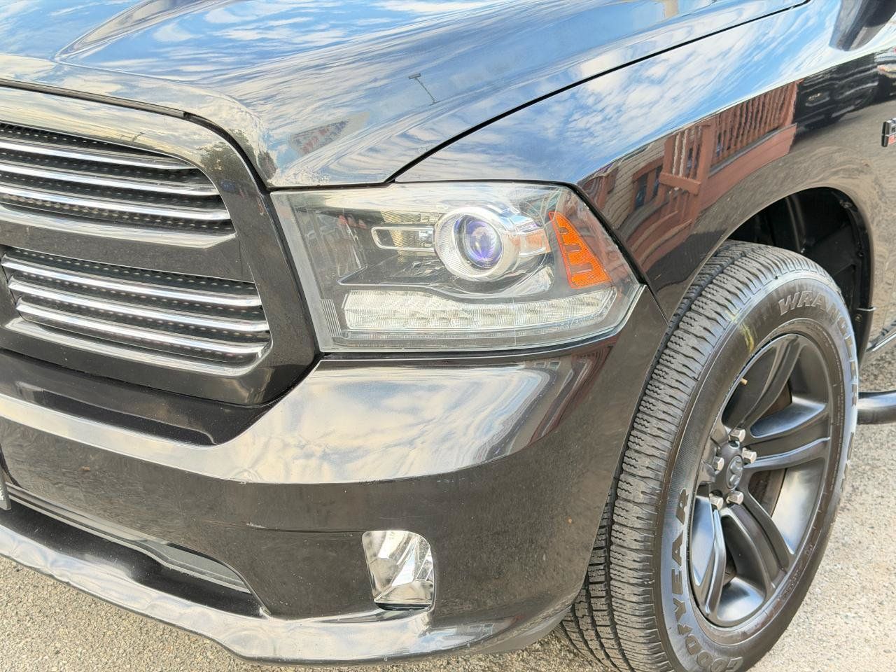 Used 2016 RAM 1500 Sport w/ Black Ram 1500 Sport Group AWD/4WD image 9