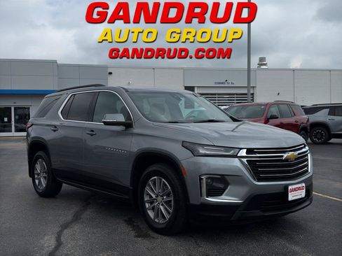Used 2023 Chevrolet Traverse LT w/ Rear Camera Mirror Package AWD/4WD image 1