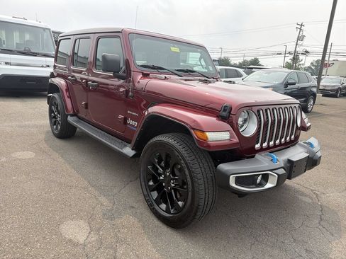 Used 2022 Jeep Wrangler Unlimited Sahara w/ Cold Weather Group AWD/4WD image 8
