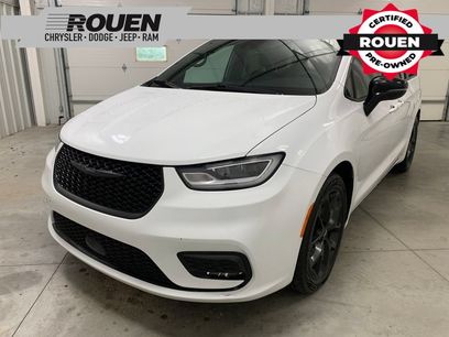 Used 2025 Chrysler Pacifica Limited