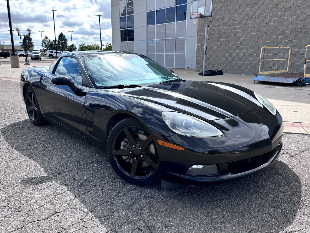 Used 2005 Chevrolet Corvette Coupe w/ Preferred Equipment Group RWD image 2