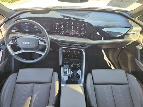 Used 2025 Audi Q5 Premium Plus w/ Premium Plus AWD/4WD image 4