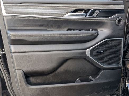 Used 2024 Jeep Wagoneer Series II w/ Flexible Seating Group image 13