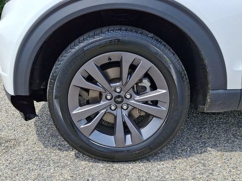 Used 2023 Ford Explorer XLT w/ Equipment Group 202A AWD/4WD image 9