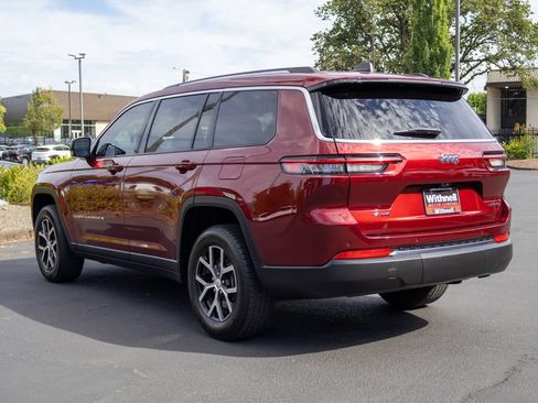 Used 2023 Jeep Grand Cherokee L Limited w/ Trailer Tow Group (B) AWD/4WD image 9