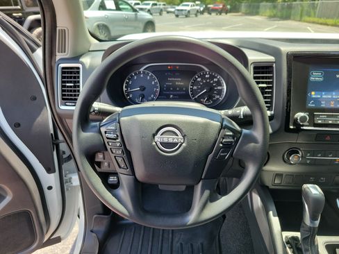 Used 2022 Nissan Frontier SV RWD image 24