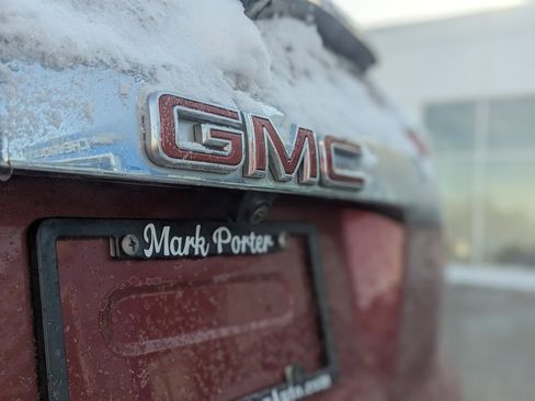 Used 2023 GMC Acadia SLE w/ Driver Convenience Package image 11