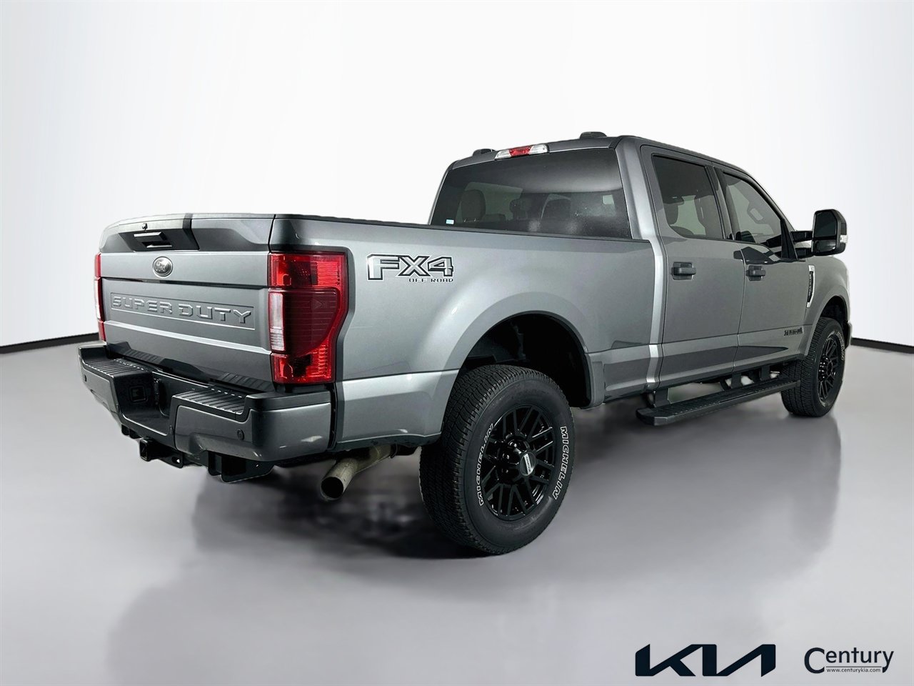 Used 2022 Ford F250 XLT w/ Black Appearance Package AWD/4WD image 5