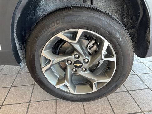 Used 2025 Chevrolet Trax LT FWD image 28