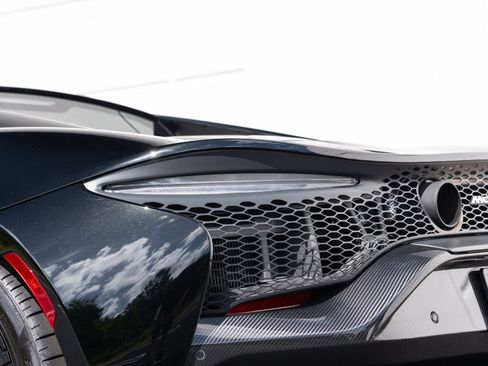 Used 2023 McLaren Artura RWD image 36