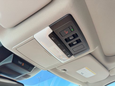 Used 2025 Nissan Rogue Platinum AWD/4WD image 29