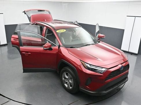 Used 2024 Toyota RAV4 XLE AWD/4WD image 36