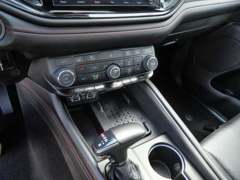 Used 2025 Dodge Durango GT AWD/4WD image 23