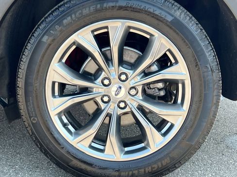 Used 2023 Ford Explorer XLT w/ Equipment Group 202A AWD/4WD image 14