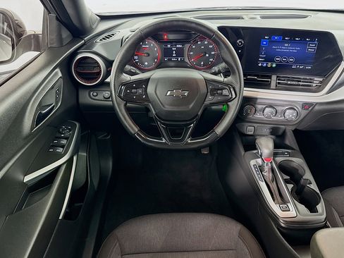 Used 2024 Chevrolet Trax RS w/ Sunroof Package FWD image 16