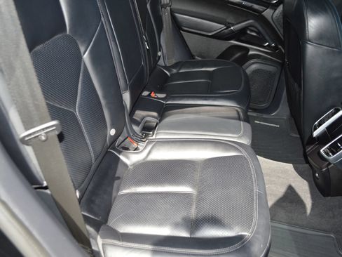 Used 2016 Porsche Cayenne AWD/4WD image 27