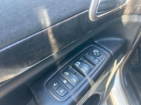 Used 2011 Jeep Grand Cherokee Laredo image 7