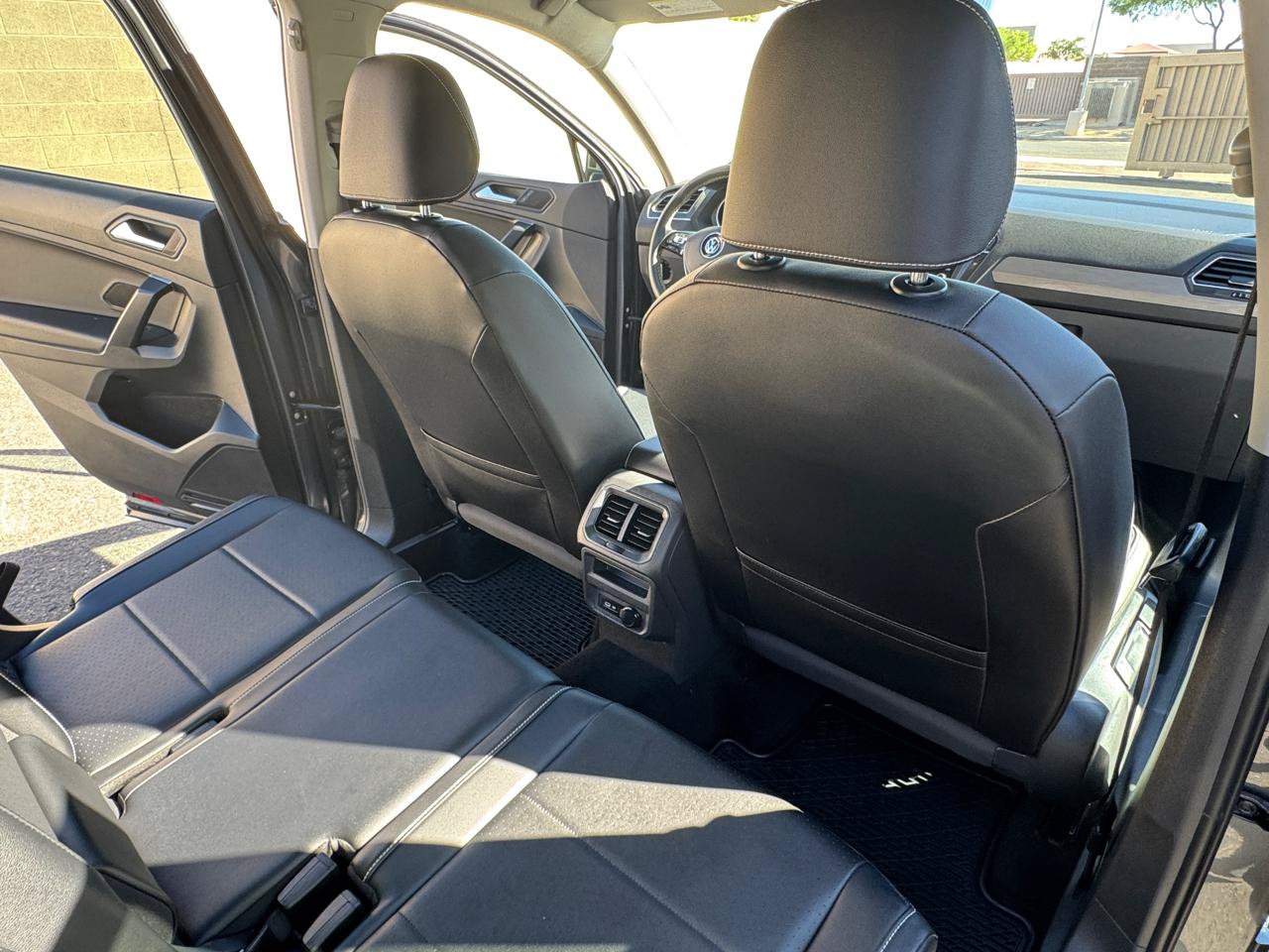 Used 2021 Volkswagen Tiguan SE FWD image 21