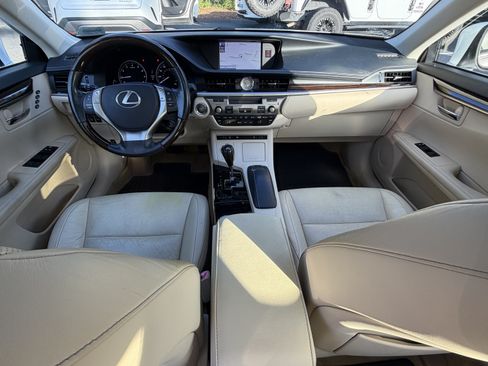 Used 2014 Lexus ES 350 w/ Luxury Package FWD image 34