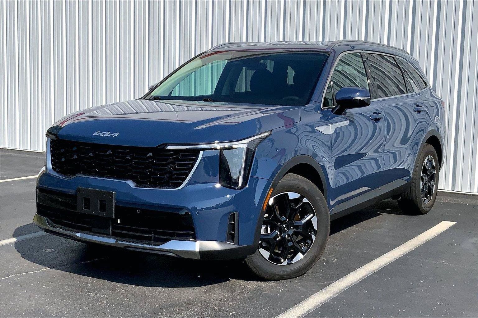 Used 2025 Kia Sorento S FWD image 1