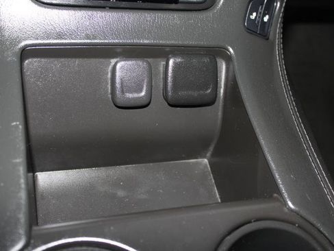 Used 2017 Chevrolet Suburban LT image 39