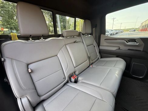 Used 2023 Chevrolet Silverado 1500 LT Trail Boss w/ Convenience Package II AWD/4WD image 10