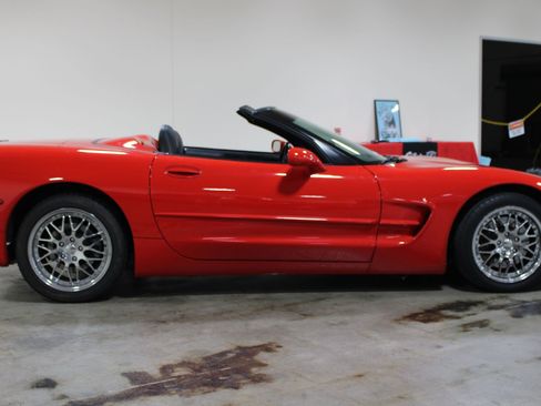 Used 2002 Chevrolet Corvette Convertible w/ Preferred Equipment Group2 RWD image 35