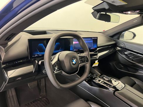 Certified 2025 BMW 530i image 4