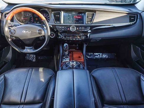 Used 2017 Kia K900 Luxury image 11