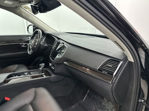 Used 2017 Volvo XC90 T6 Momentum w/ Momentum Plus Package image 27