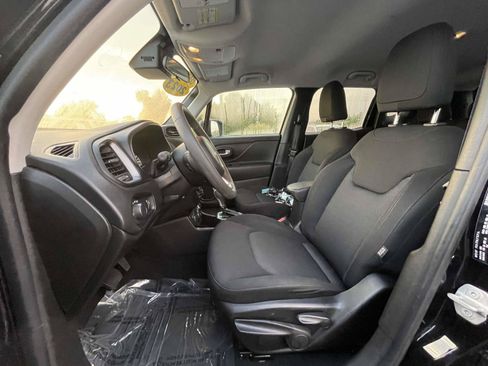 Used 2023 Jeep Renegade Latitude AWD/4WD image 16