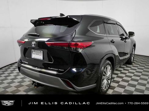 Used 2021 Toyota Highlander Platinum AWD/4WD image 3
