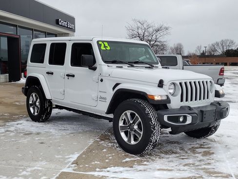 Used 2023 Jeep Wrangler Sahara image 3