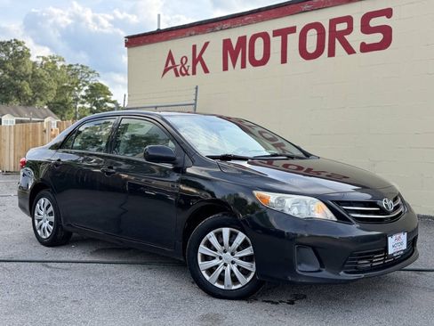 Used 2013 Toyota Corolla LE FWD image 1