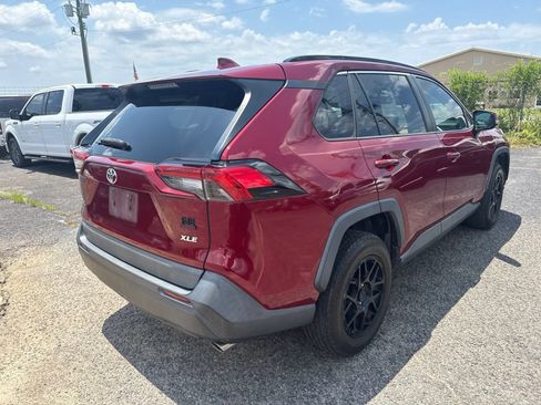 Used 2019 Toyota RAV4 XLE w/ Convenience Package FWD image 7