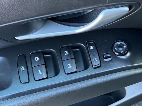 Used 2022 Hyundai Santa Cruz SEL Premium image 15