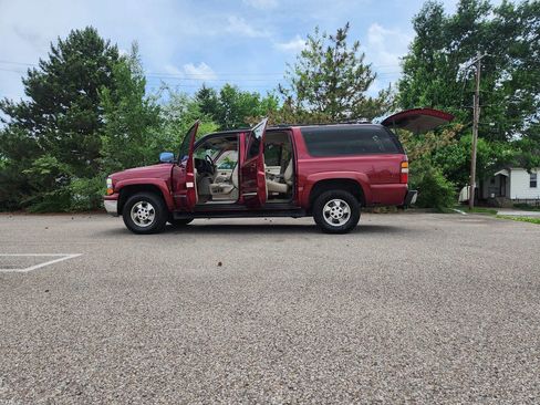 Used 2002 Chevrolet Suburban LT AWD/4WD image 38